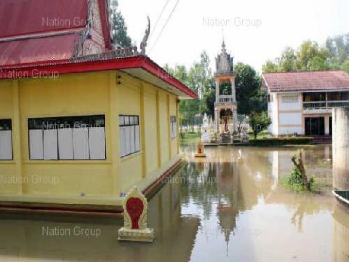 น้ำท่วมศูนย์ร่มโพธิ์พระพยอมสูง2เมตร