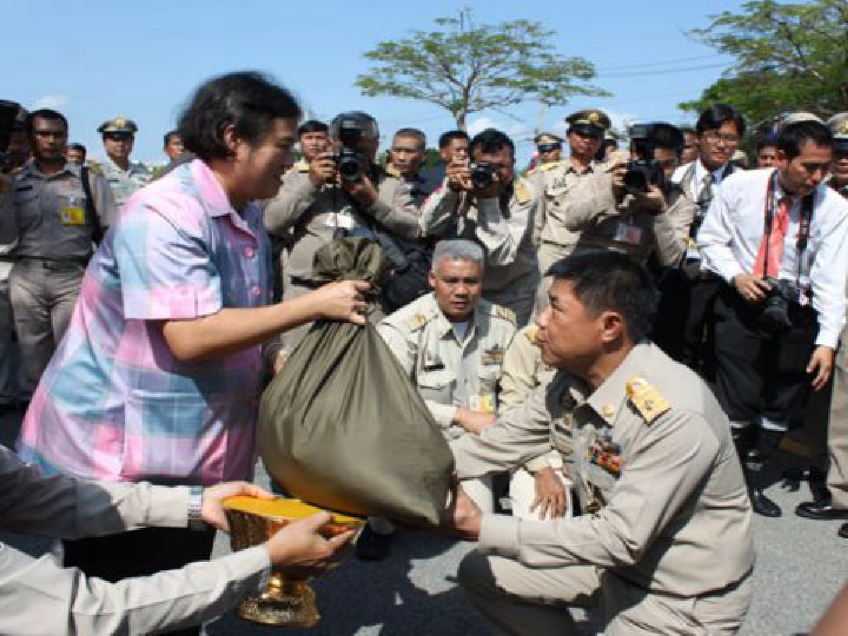 "พระเทพฯ"ทรงเยี่ยมน้ำท่วมโคราช "พระเทพฯ"ทรงเยี่ยมน้ำท่วมโคราช