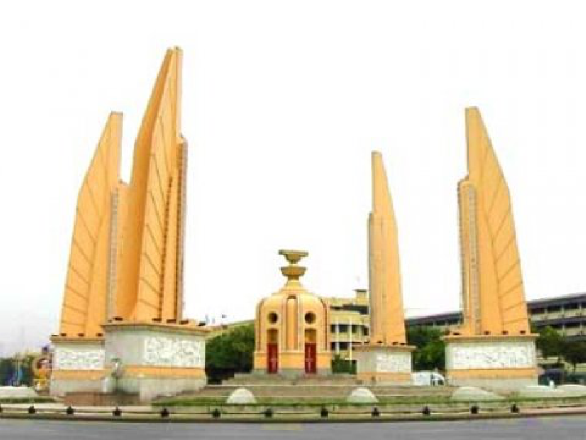 อภิสิทธิ์ลั่นบ้านเมืองไม่สงบก็ไม่แก้ไขรธน. อภิสิทธิ์ลั่นบ้านเมืองไม่สงบก็ไม่แก้ไขรธน.