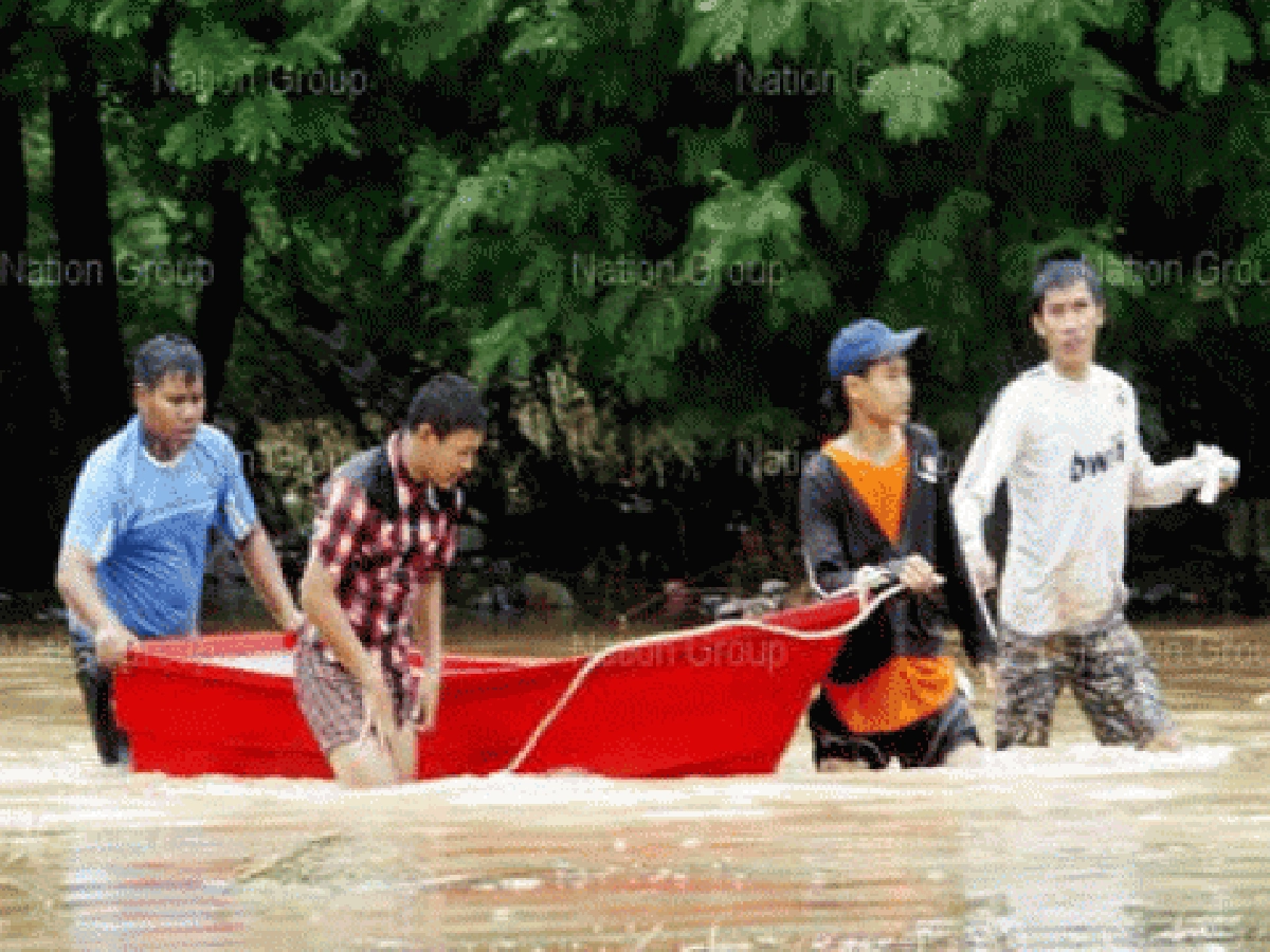 "เรือ-ถุงทราย"รีดเลือดคนน้ำท่วม "เรือ-ถุงทราย"รีดเลือดคนน้ำท่วม