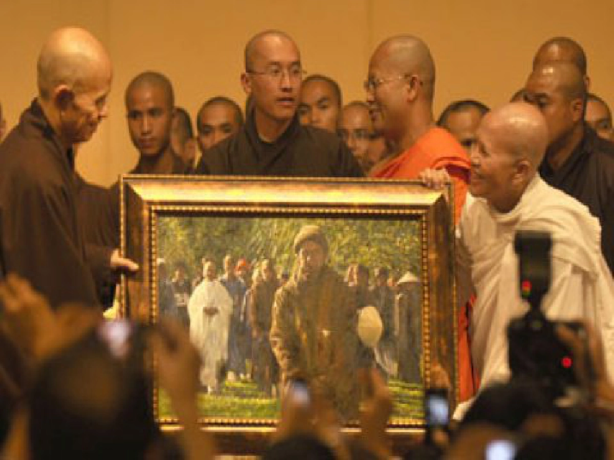 มองนอกดูใน - ตามรอยธรรมยาตราพุทธชยันตี 2,600 ปี เส้นทางสร้างอริยชน มองนอกดูใน - ตามรอยธรรมยาตราพุทธชยันตี 2,600 ปี เส้นทางสร้างอริยชน