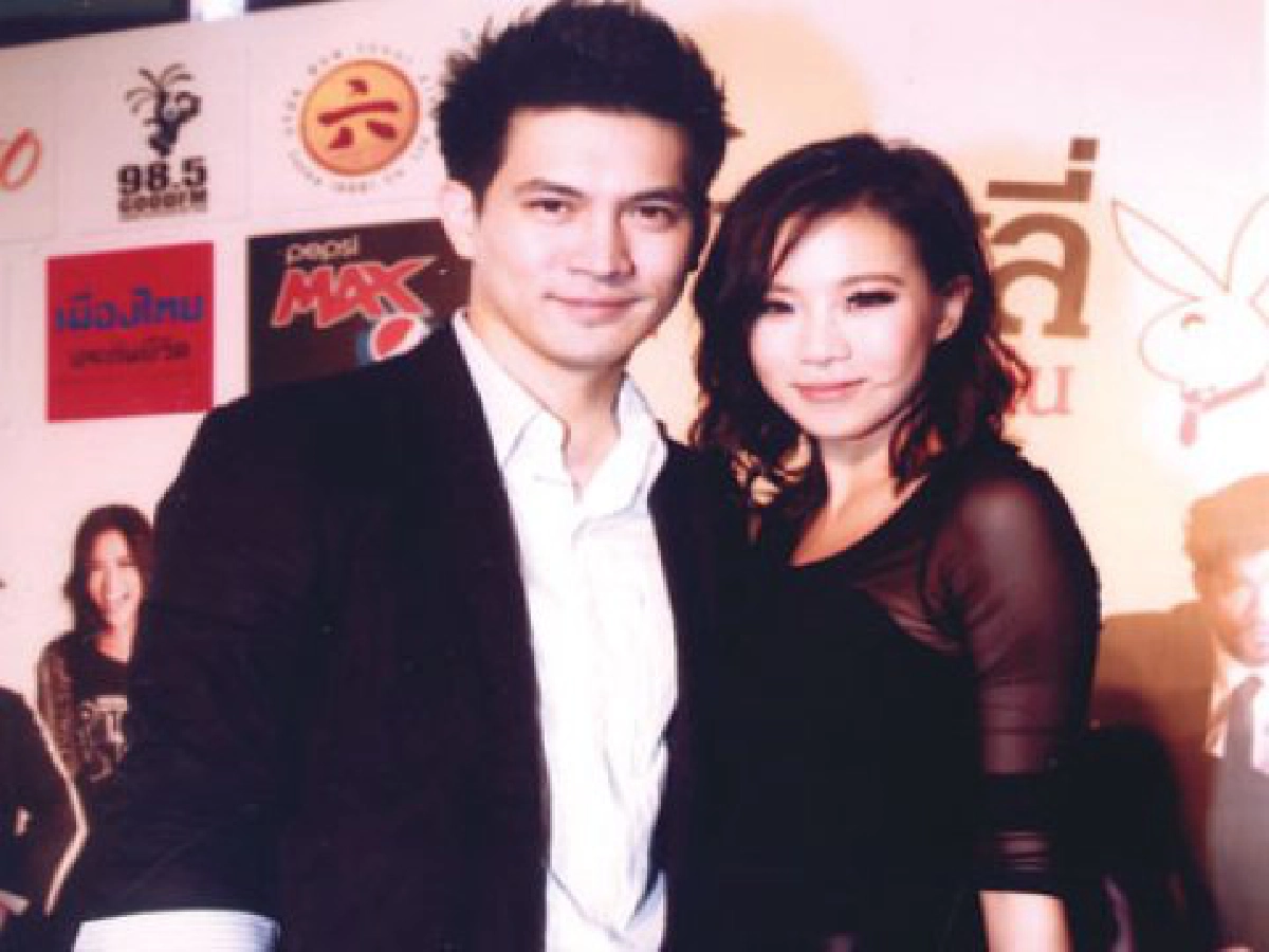 เสิร์ฟข่าวเม้าท์แตก (พุธที่ 27 ต.ค.53)
เสิร์ฟข่าวเม้าท์แตก (พุธที่ 27 ต.ค.53)