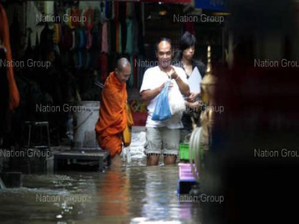 น้ำท่วมถนนกทม.ตร.แจงไม่กระทบจราจร น้ำท่วมถนนกทม.ตร.แจงไม่กระทบจราจร