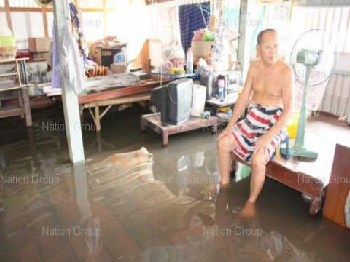 จุรินทร์สั่งวอร์รูมค้นหากลุ่มเครียดน้ำท่วม จุรินทร์สั่งวอร์รูมค้นหากลุ่มเครียดน้ำท่วม