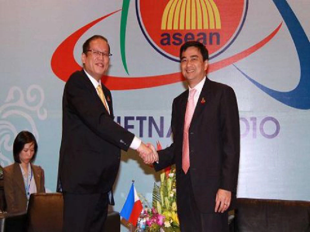 ปธน.ฟิลิปปินส์ชมเศรษฐกิจไทยโตโดดเด่น ปธน.ฟิลิปปินส์ชมเศรษฐกิจไทยโตโดดเด่น