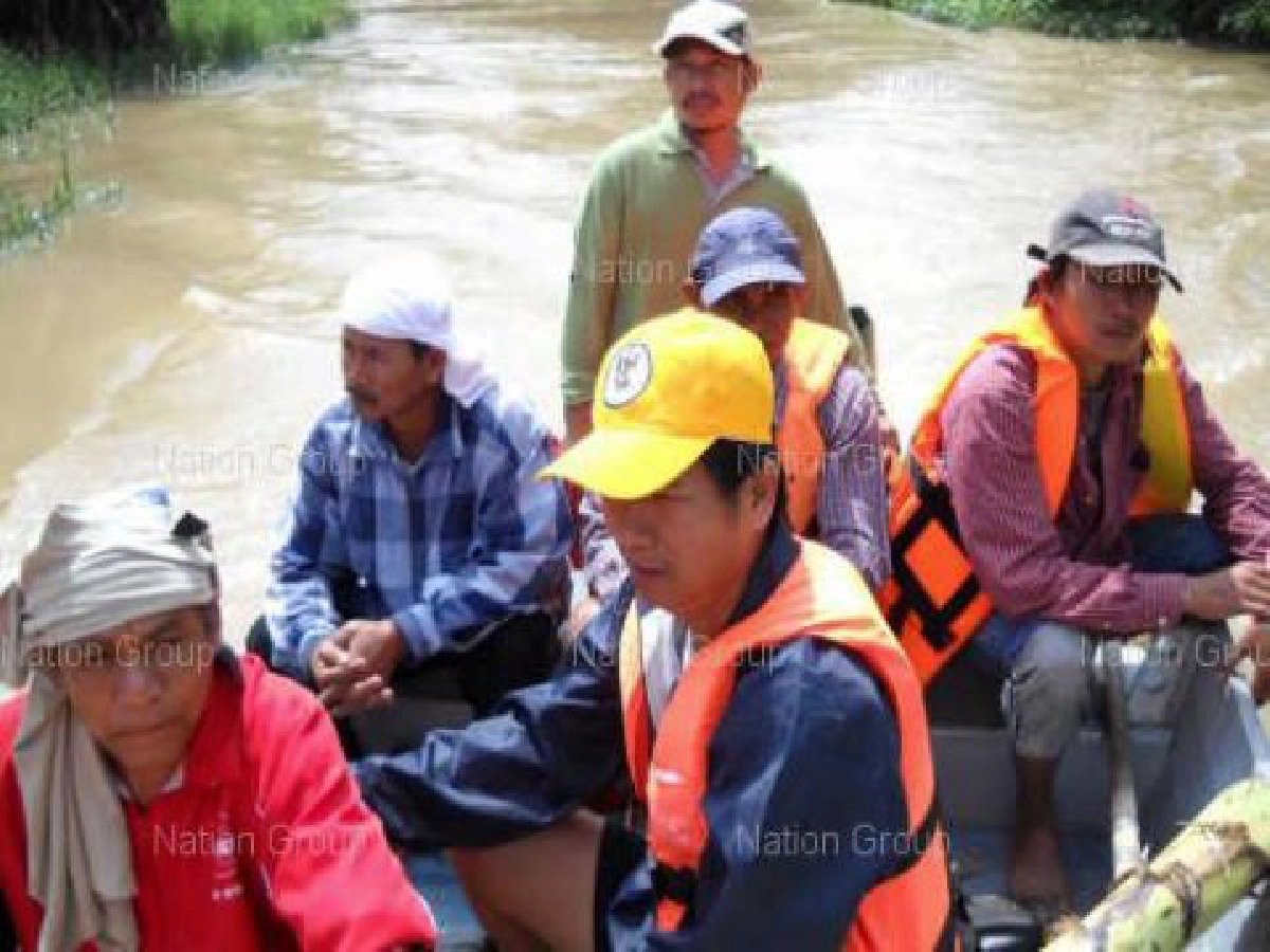 ทีมสู้ภัยน้ำ...กลางดงอสรพิษ ทีมสู้ภัยน้ำ...กลางดงอสรพิษ