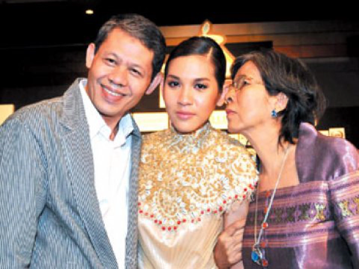 ก้าวแรกนางแบบสาวลูกครึ่งอิเหนา ก้าวแรกนางแบบสาวลูกครึ่งอิเหนา