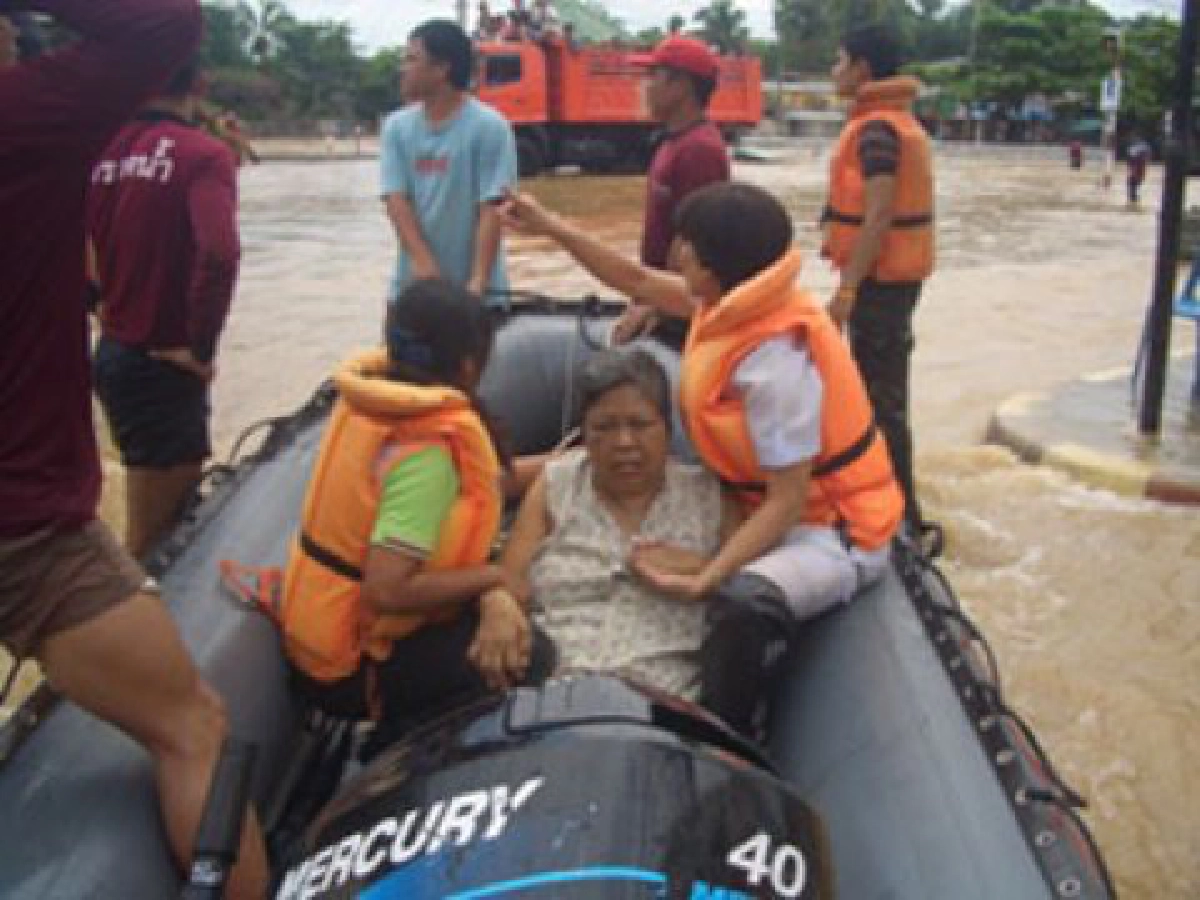 "หน่วยซีล"ตำรวจผู้ดับทุกข์เข็ญ...ภัยน้ำท่วม