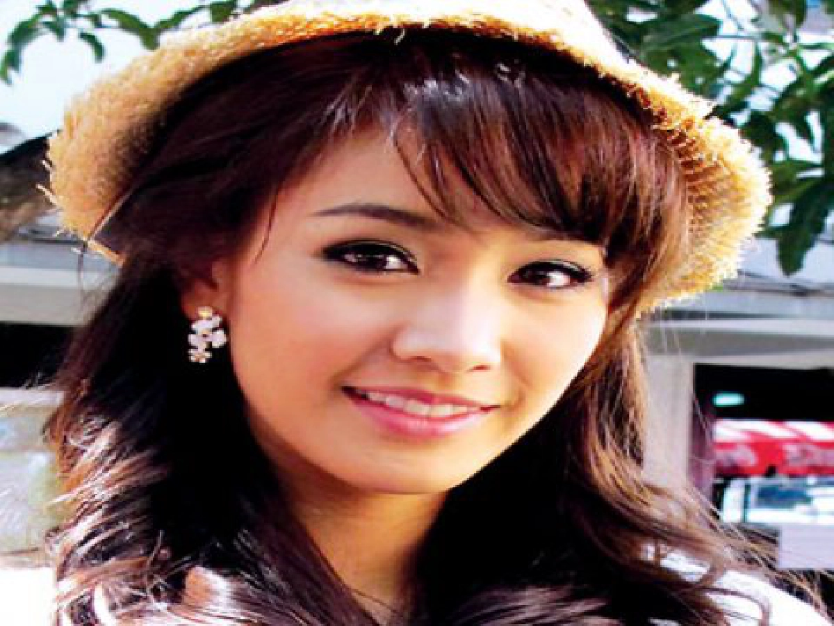"มิน"ปัดเหวี่ยงใส่ช่างแต่งหน้า "มิน"ปัดเหวี่ยงใส่ช่างแต่งหน้า