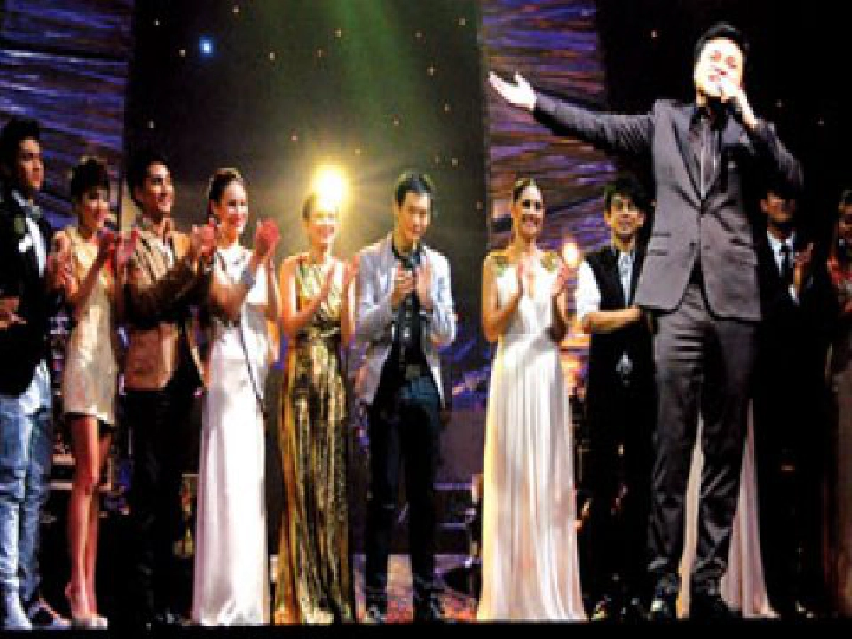 ทัพดาราลูกหม้อล้นเวทีใน"บอย สตอรี่ คอนเสิร์ต"
