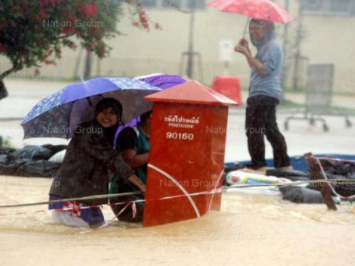 ฝนถล่มหาดใหญ่สั่งปิดรร.เขตเทศบาล ฝนถล่มหาดใหญ่สั่งปิดรร.เขตเทศบาล