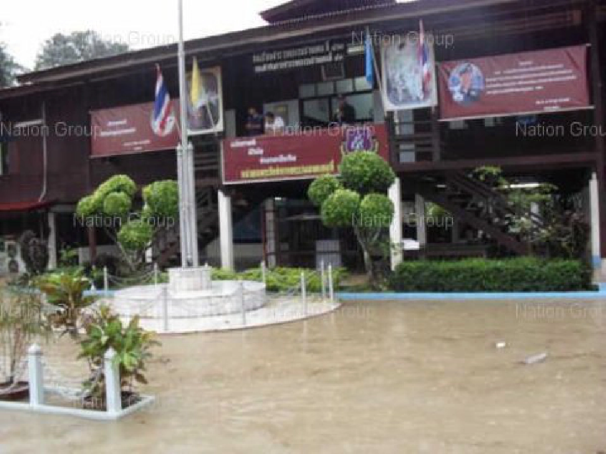 ในหลวงทรงช่วยน้ำท่วมเพิ่มอีก10ล้าน
ในหลวงทรงช่วยน้ำท่วมเพิ่มอีก10ล้าน