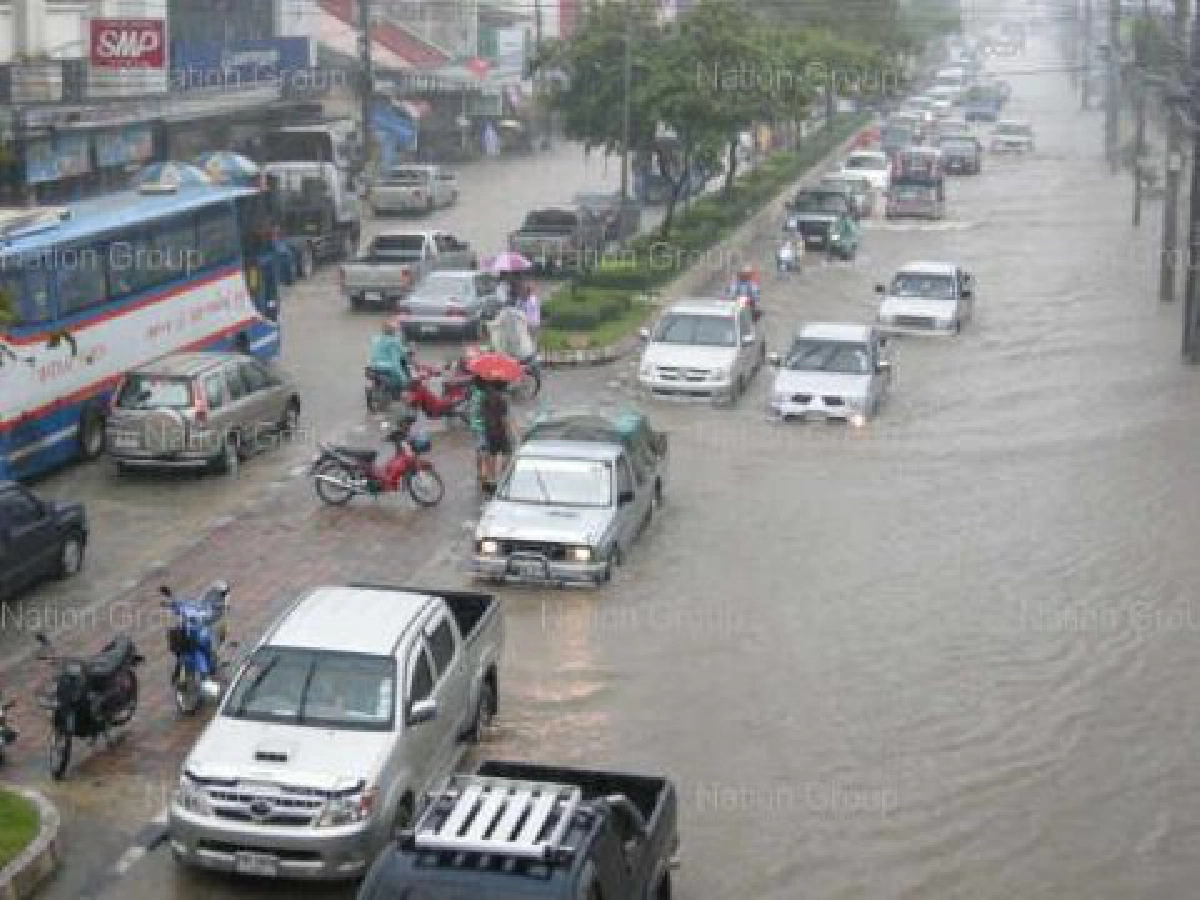 ราชินีทรงห่วงขาดน้ำสะอาด2พ.ย.มท.เริ่มแจก ราชินีทรงห่วงขาดน้ำสะอาด2พ.ย.มท.เริ่มแจก