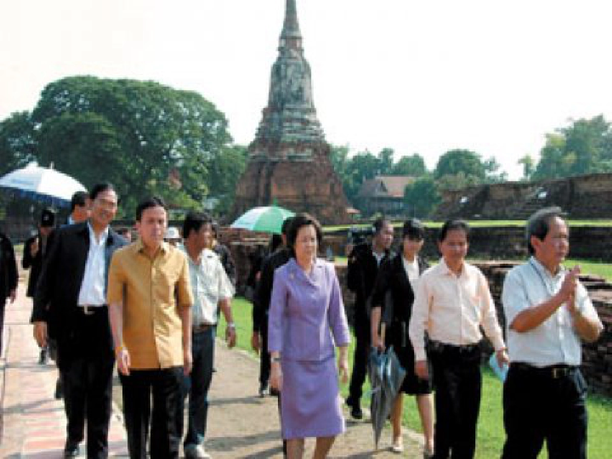 น้ำท่วมตุลา53ผู้คนร่ำไห้วัดทุกข์โบราณสถานระทม น้ำท่วมตุลา53ผู้คนร่ำไห้วัดทุกข์โบราณสถานระทม