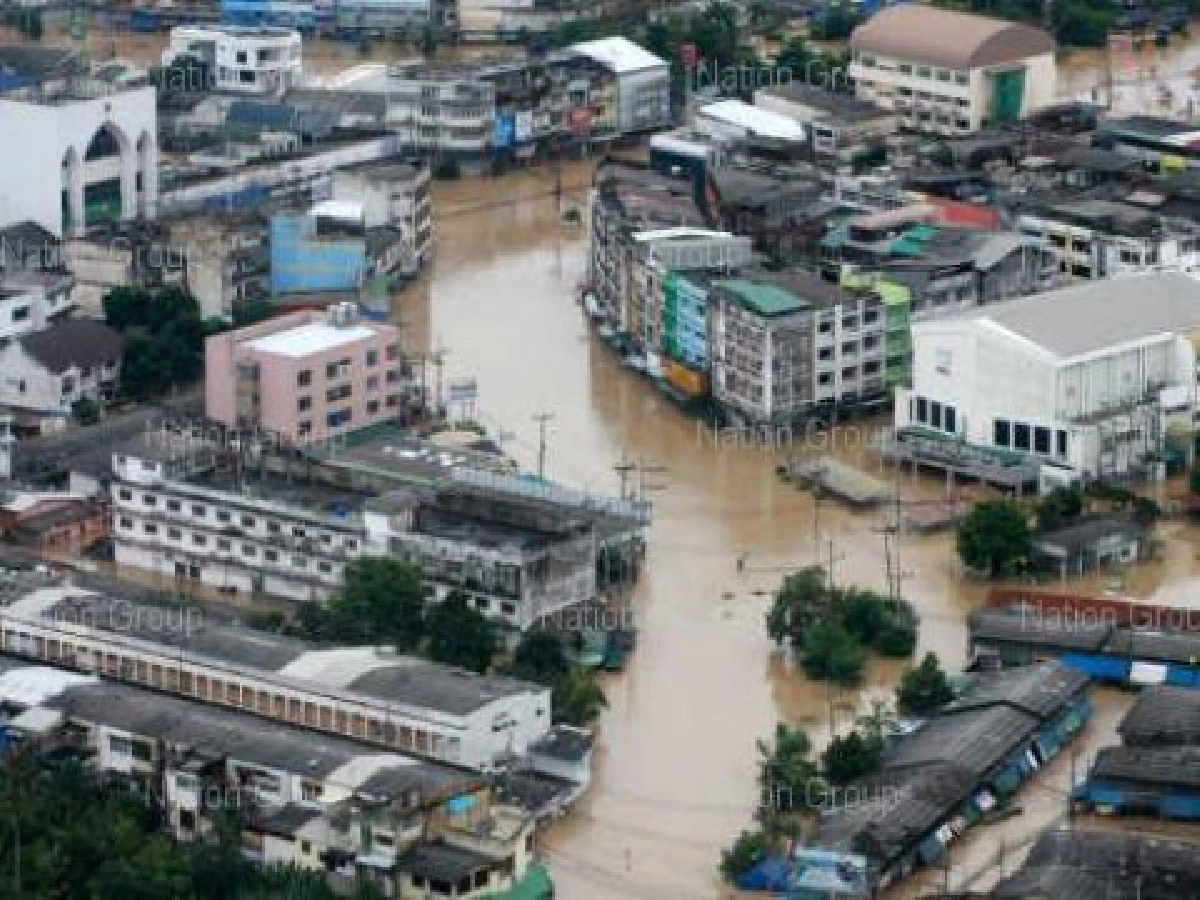 พระราชทานเงิน5ล้านบ.ช่วยน้ำท่วม พระราชทานเงิน5ล้านบ.ช่วยน้ำท่วม