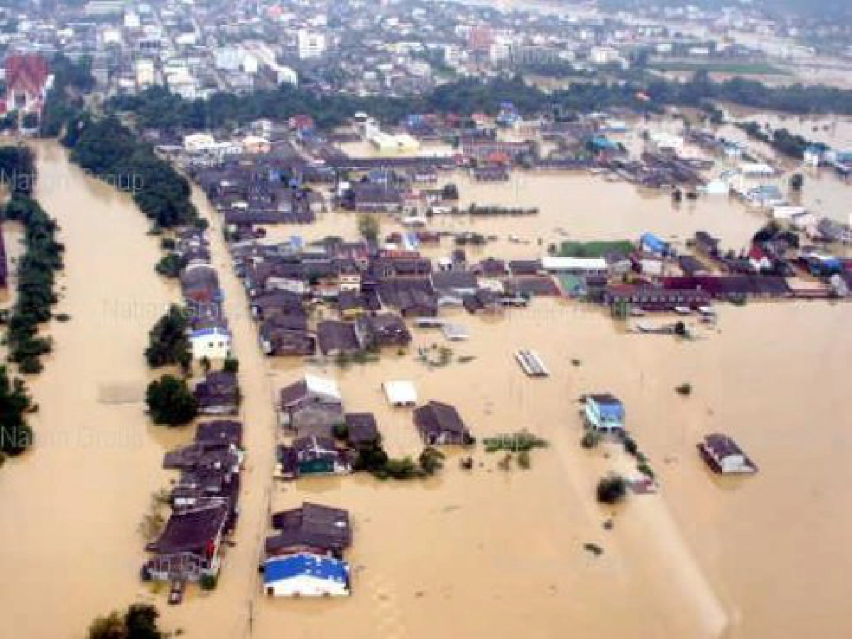 หาดใหญ่จมบาดาลคนนับหมื่นติดค้าง 