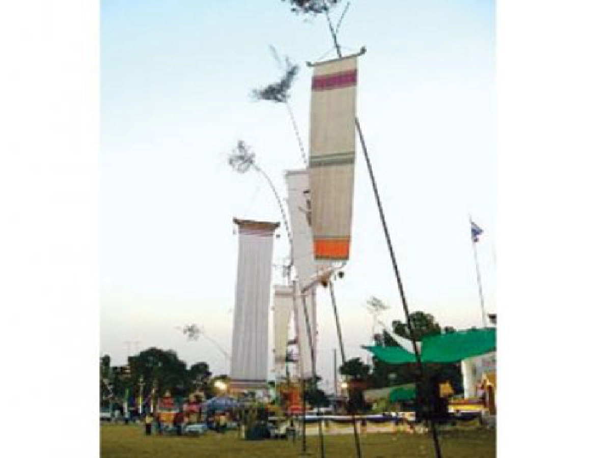 ไหว้พระเมืองบางยาง  
กับ...งานประเพณีปักธงชัย ๑ เดียวที่ "นครไทย" 

