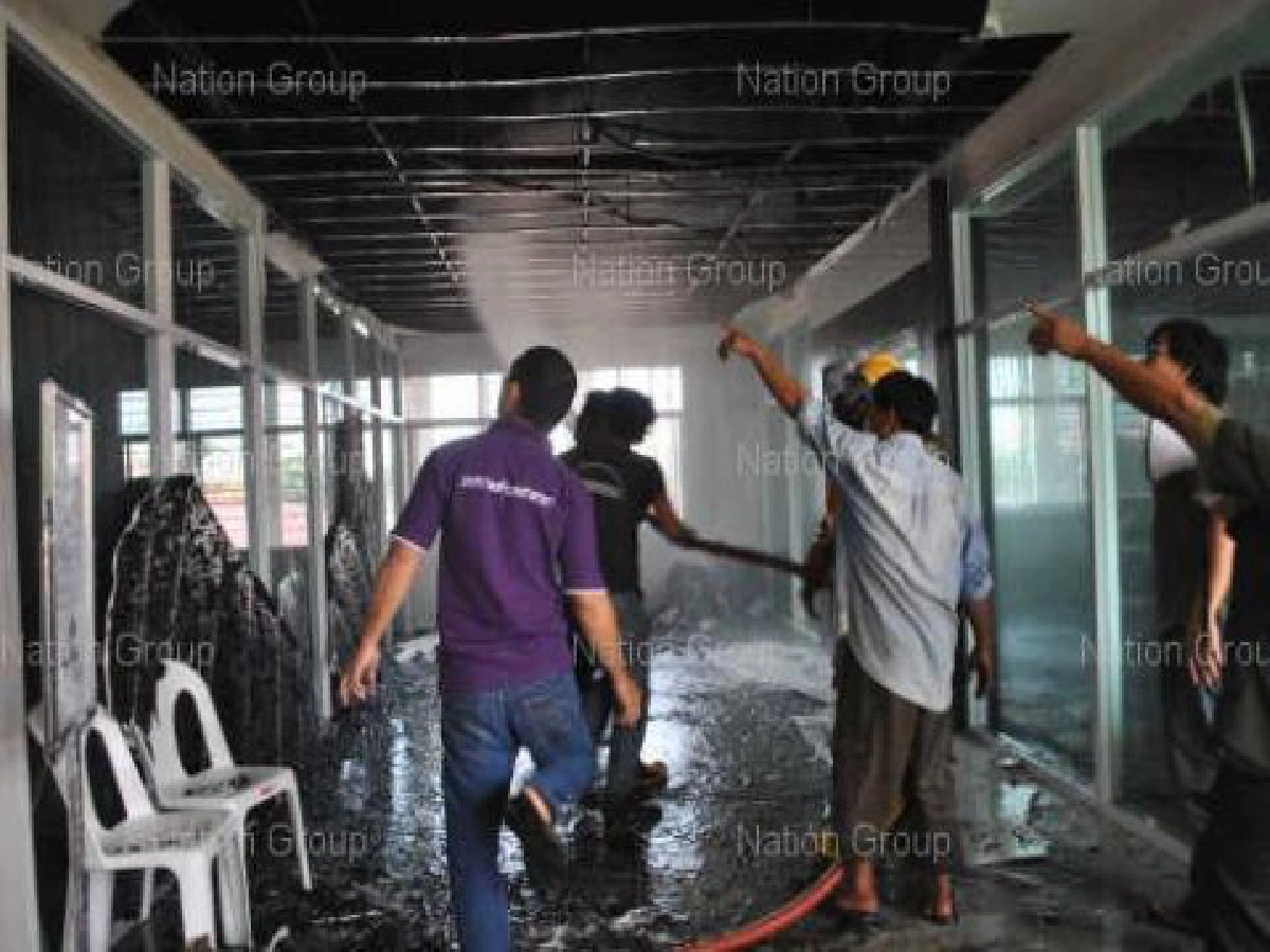 ซ่อมหลังคาราชมงคลศาลายาไฟพรึ่บสาหัส3 ซ่อมหลังคาราชมงคลศาลายาไฟพรึ่บสาหัส3