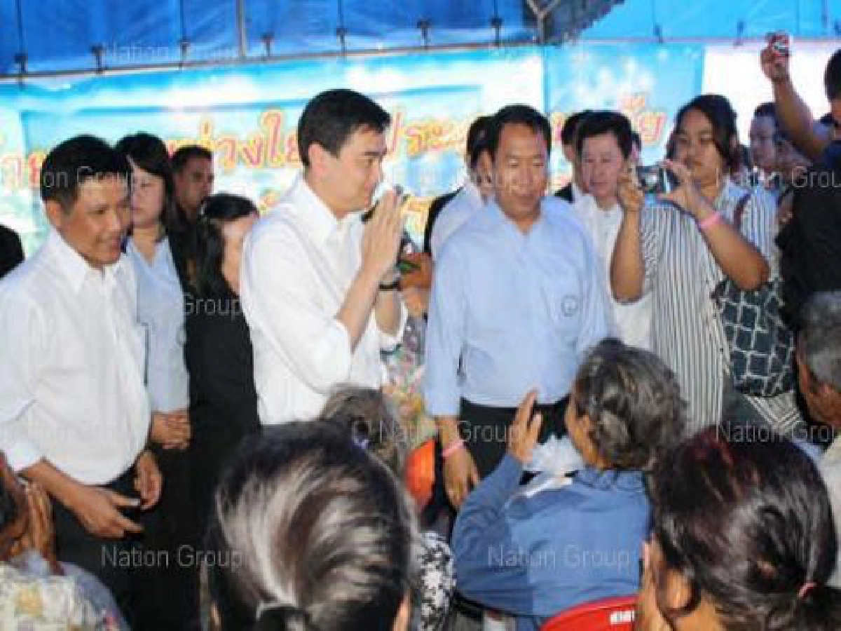 มาร์คโยนสุเทพคุย2รมต.ถูกเชือดพ้นส.ส. มาร์คโยนสุเทพคุย2รมต.ถูกเชือดพ้นส.ส.
