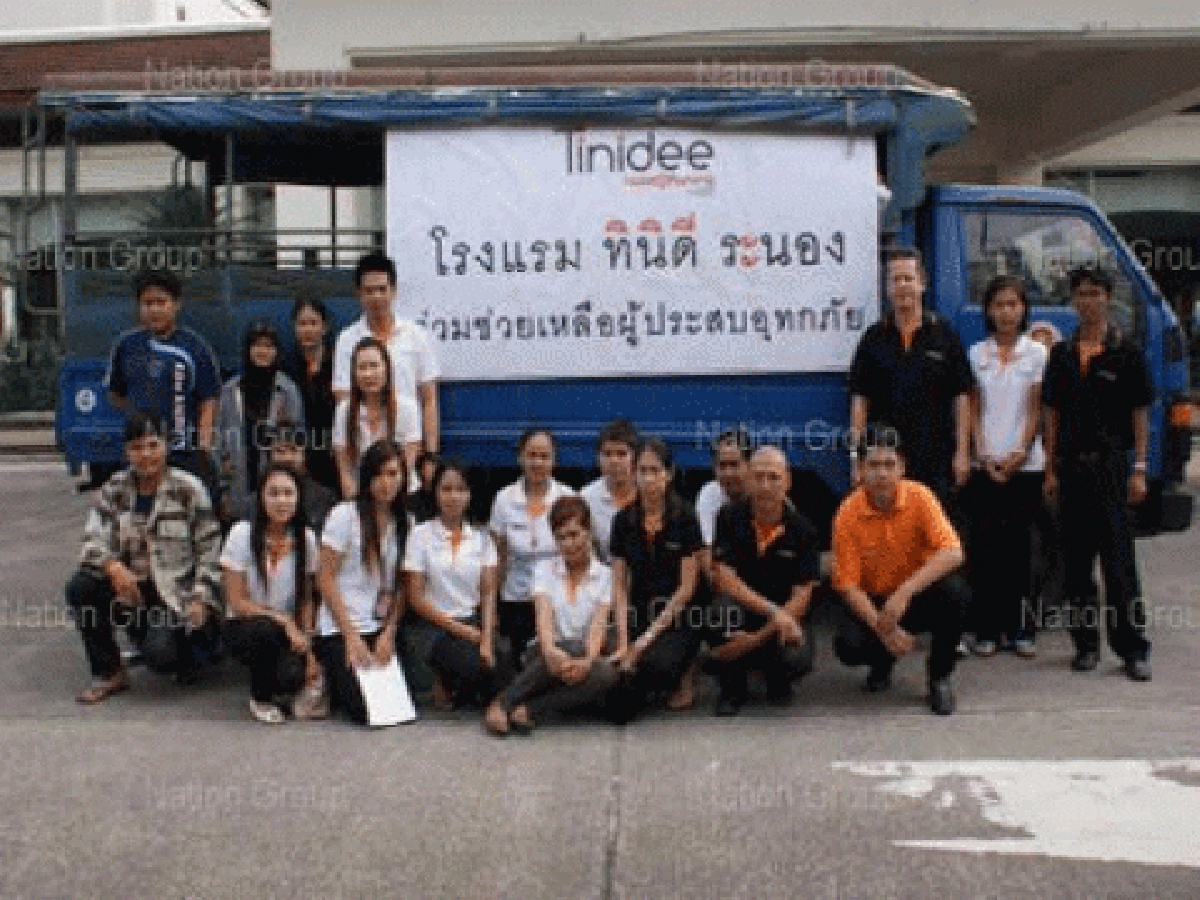ดินริมคลองอู่ตะเภาสงขลาทรุดถึงร้านค้า ดินริมคลองอู่ตะเภาสงขลาทรุดถึงร้านค้า