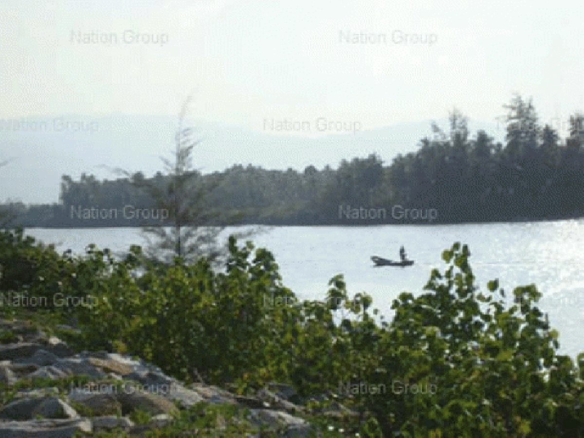 สายบุรีในกระแสน้ำพายุฝน สายบุรีในกระแสน้ำพายุฝน