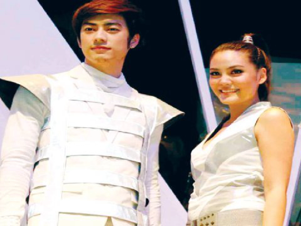 ฟิล์ม-เจนนี่ขึ้นคอนเสิร์ตช่วยน้ำท่วมอุบล ฟิล์ม-เจนนี่ขึ้นคอนเสิร์ตช่วยน้ำท่วมอุบล