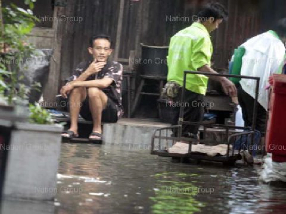 มาร์คขอขรก.ขันติเสียงช่วยน้ำท่วมช้า
