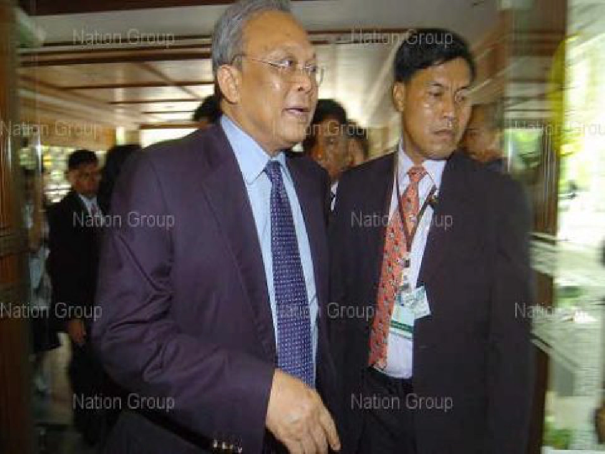 'เทือก'ยันคุย'ห้อย-เติ้ง'แค่แชร์ความคิด 'เทือก'ยันคุย'ห้อย-เติ้ง'แค่แชร์ความคิด