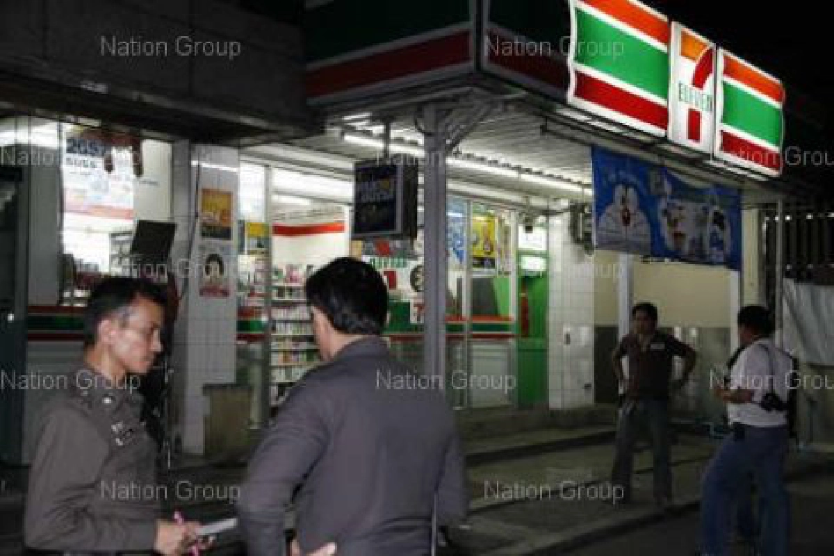 สองคนร้ายจี้เซเว่นฯใกล้วงเวียนใหญ่ สองคนร้ายจี้เซเว่นฯใกล้วงเวียนใหญ่