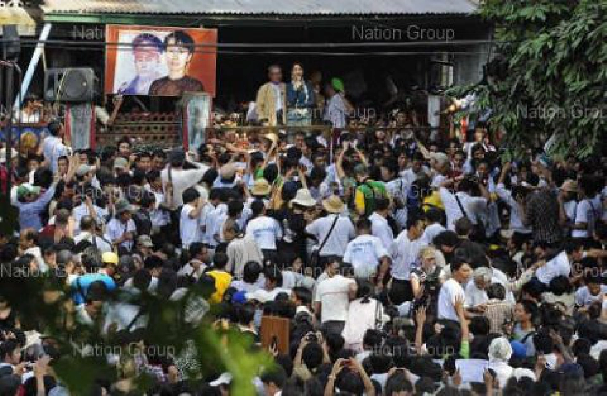 คนแห่ฟัง"ซูจี"ปราศรัยหลังได้อิสรภาพ คนแห่ฟัง"ซูจี"ปราศรัยหลังได้อิสรภาพ