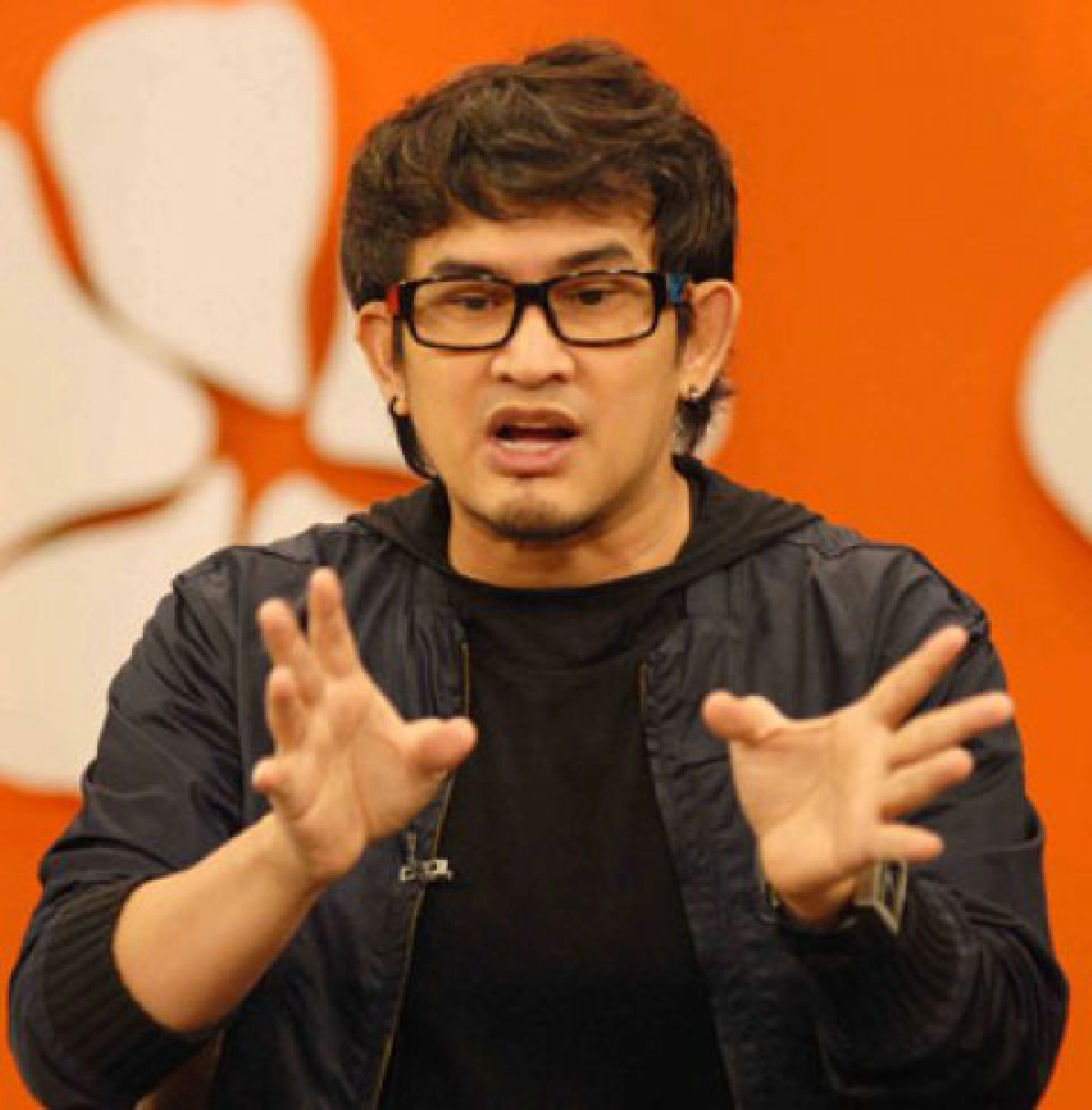 เม้าท์นอกจอ (อังคารที่ 16 พฤศจิกายน 2553)
เม้าท์นอกจอ (อังคารที่ 16 พฤศจิกายน 2553)
