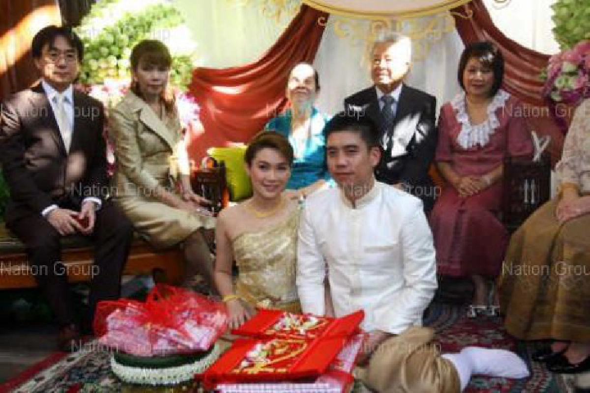 'แบงค์-นิหน่า'ชื่นมื่นสินสอดทองหมั้นกว่า30ล้าน 'แบงค์-นิหน่า'ชื่นมื่นสินสอดทองหมั้นกว่า30ล้าน