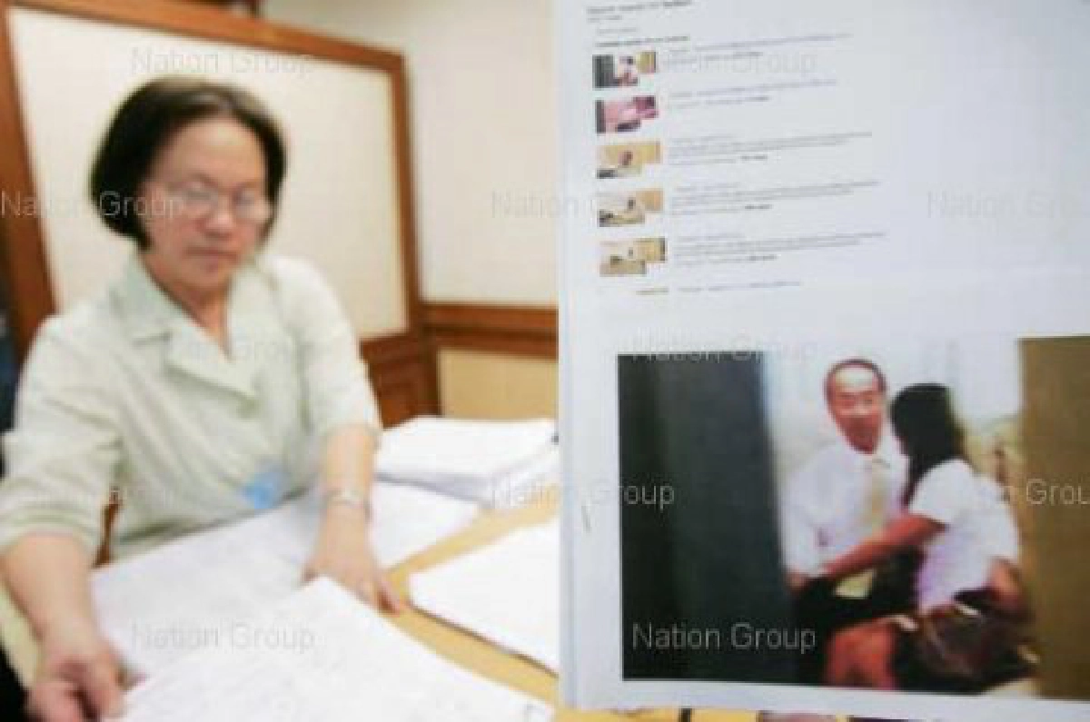 แฉคลิป'บิ๊กสธ.'นัวเนียนักศึกษาสาว แฉคลิป'บิ๊กสธ.'นัวเนียนักศึกษาสาว