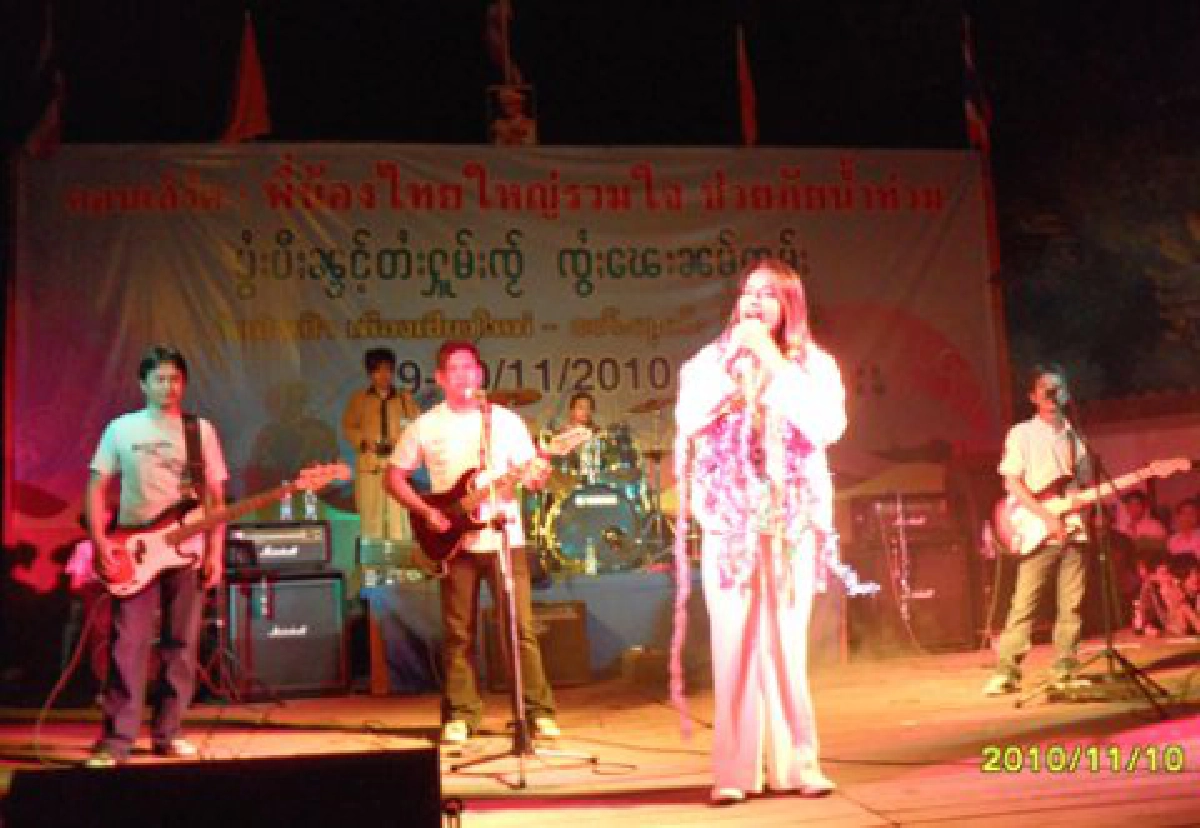 ไทใหญ่เชียงใหม่รวมใจบริจาคช่วยน้ำท่วม ไทใหญ่เชียงใหม่รวมใจบริจาคช่วยน้ำท่วม