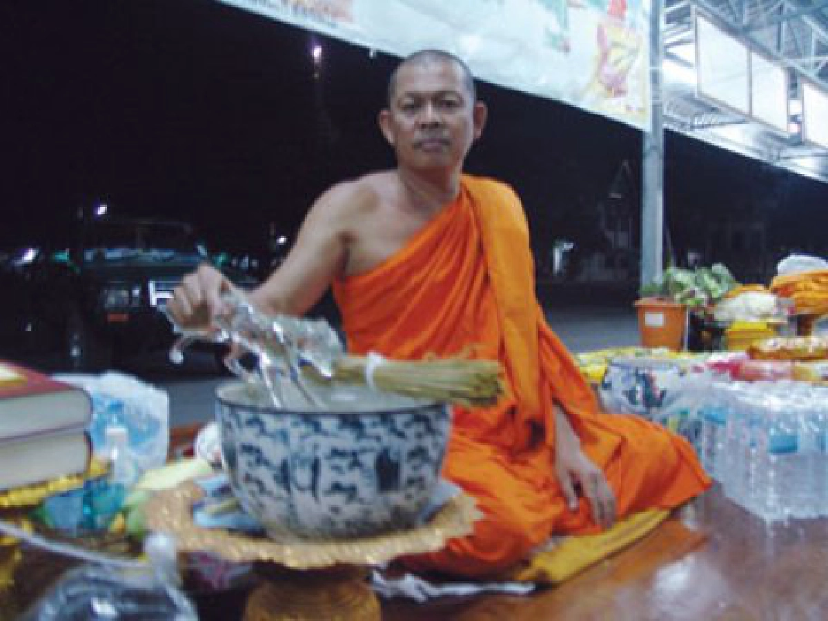 น้ำมนต์-วันเพ็ญ-วันดับ

