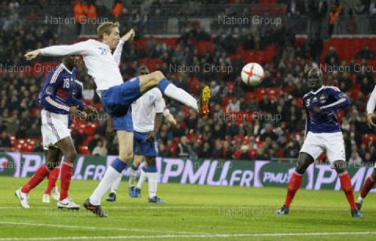 ไก่จิกสิงโต2-1,ฝอยทองถล่มสเปน4-0 ไก่จิกสิงโต2-1,ฝอยทองถล่มสเปน4-0