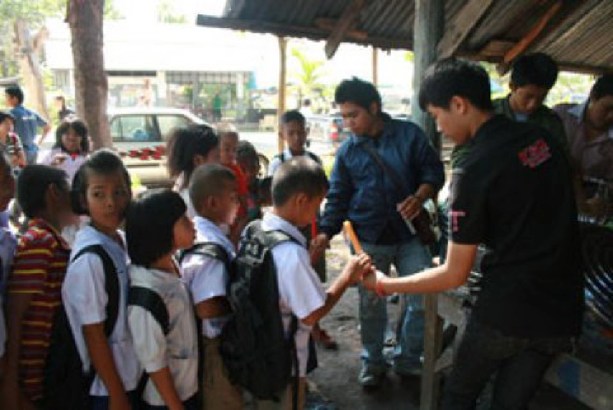 รถน้ำใจเคลื่อนที่ชมรมรถเก่าเพื่อนสนิท รถน้ำใจเคลื่อนที่ชมรมรถเก่าเพื่อนสนิท