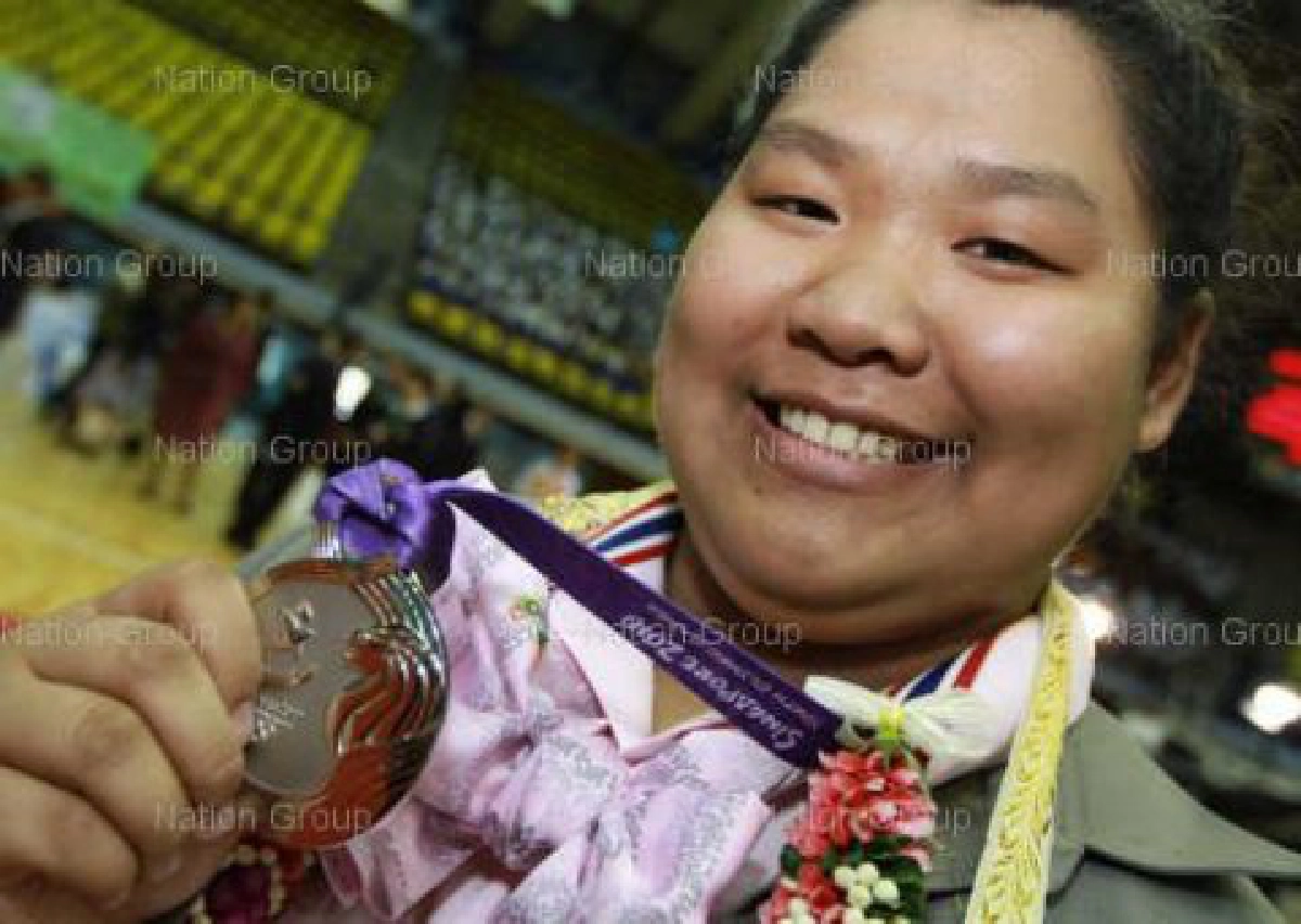เชียร์ "น้องนก"
ยกเหล็กสร้างชื่อต่อ
เชียร์ "น้องนก"
ยกเหล็กสร้างชื่อต่อ