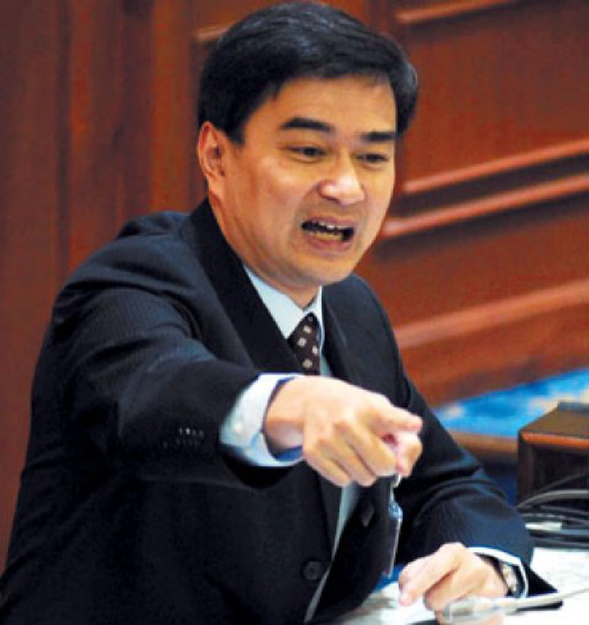 มือตบ,ตีนตบ...ดีกว่าปาระเบิดใส่กัน มือตบ,ตีนตบ...ดีกว่าปาระเบิดใส่กัน