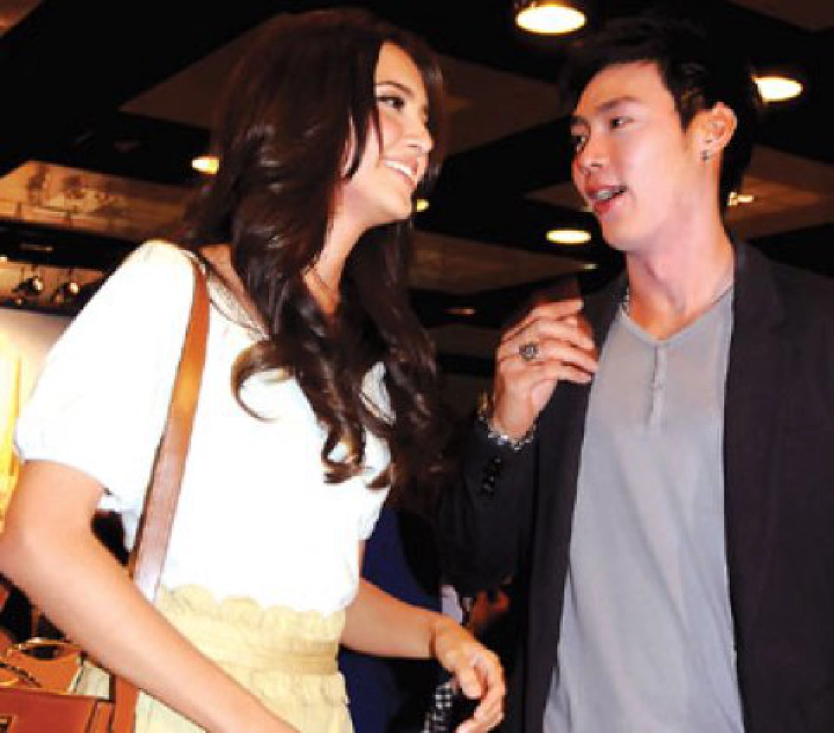 'ต๊ะ'โต้ฉก'ซาร่า'จากอก'เอ็ม' 'ต๊ะ'โต้ฉก'ซาร่า'จากอก'เอ็ม'