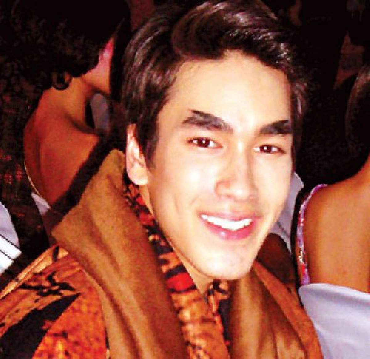 ณเดชน์โต้ควงสาวลอยกระทง ณเดชน์โต้ควงสาวลอยกระทง