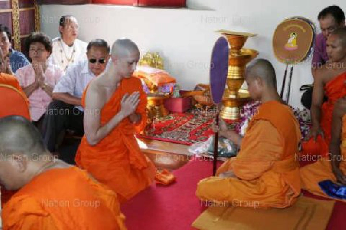 'ฟิล์ม-รัฐภูมิ'บวชแล้วฉายา'ธีรภัทโท' 'ฟิล์ม-รัฐภูมิ'บวชแล้วฉายา'ธีรภัทโท'