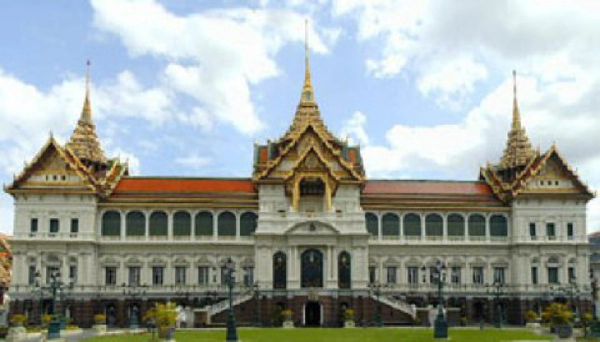 ในหลวงเสด็จออกมุขเด็จพิธีถวายสัตย์ฯ