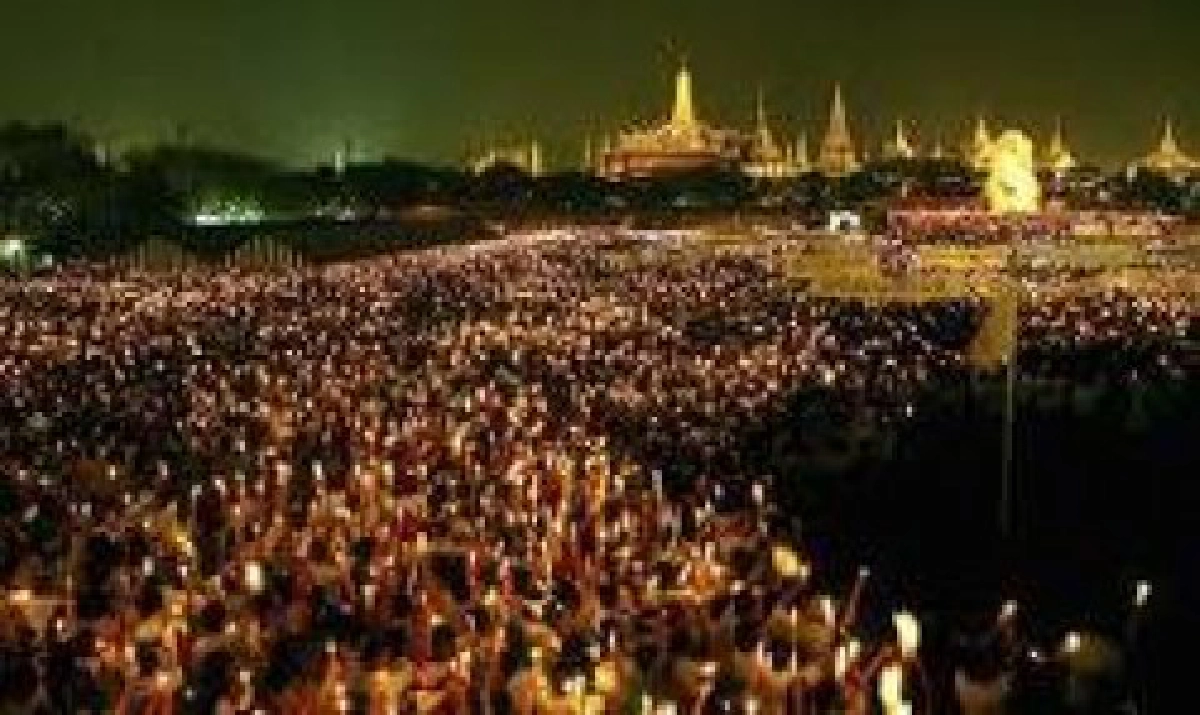 นายกฯชวนรวมใจถวายความจงรักภักดี นายกฯชวนรวมใจถวายความจงรักภักดี