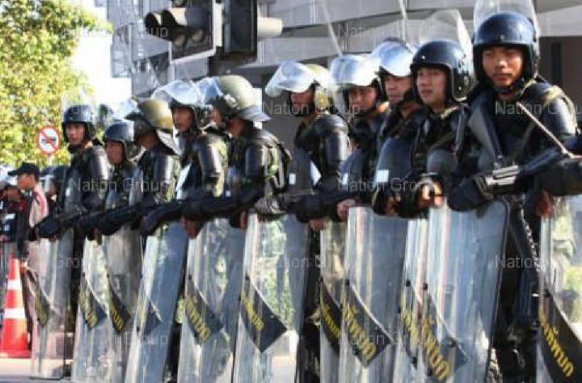 ตรึงกำลังตำรวจคุมเข้มศาลรัธรรมนูญ ตรึงกำลังตำรวจคุมเข้มศาลรัธรรมนูญ