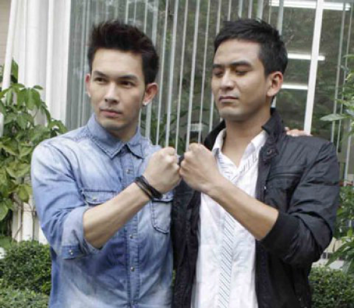 เม้าท์นอกจอ (เสาร์ที่ 4 ธันวาคม 2553)
เม้าท์นอกจอ (เสาร์ที่ 4 ธันวาคม 2553)