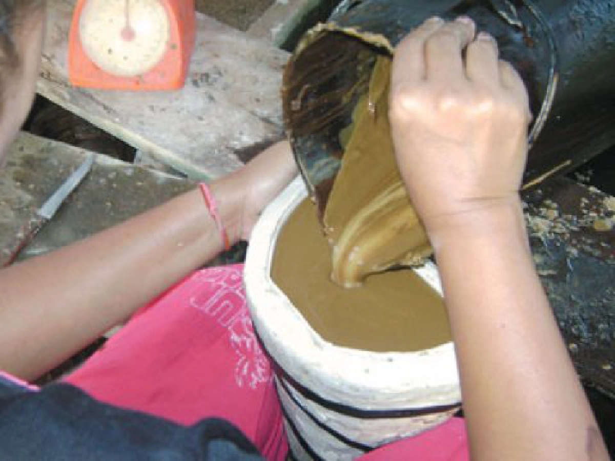 ผลิตภัณฑ์"หัตถกรรมทองเหลือง"
งานศิลป์สร้างชื่อชาวเมืองระยอง