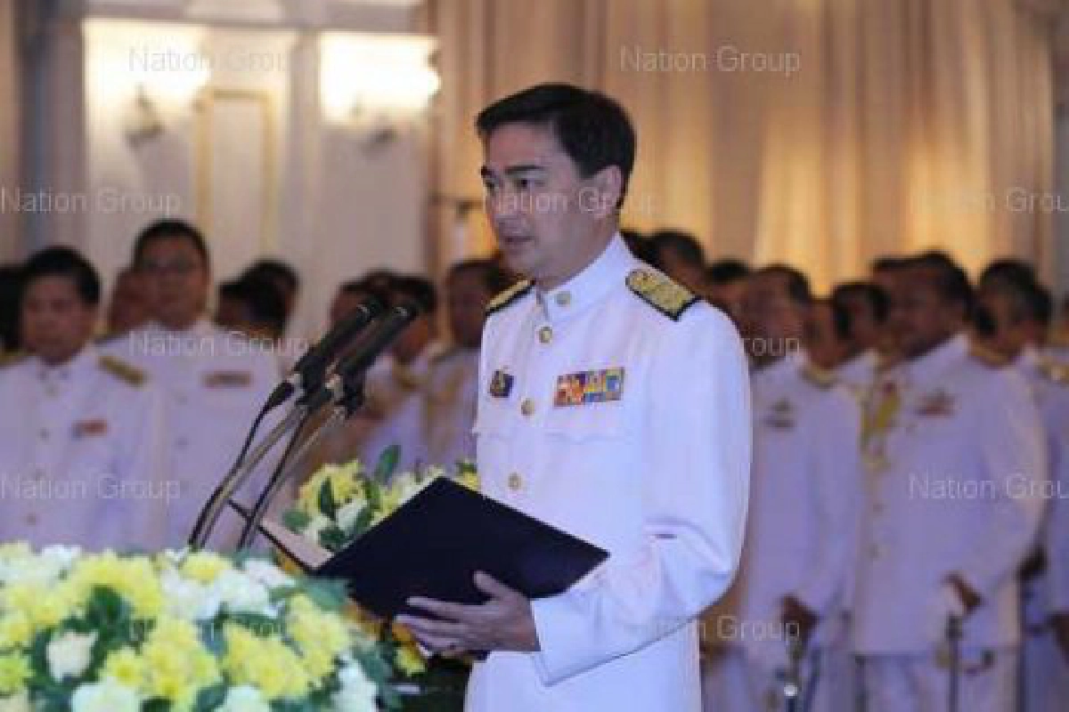 นายกฯนำครม.ถวายสัตย์ฯเป็นขรก.ที่ดี นายกฯนำครม.ถวายสัตย์ฯเป็นขรก.ที่ดี