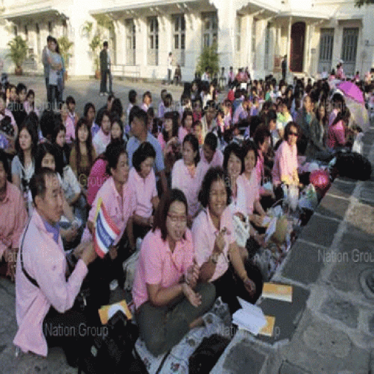 กษัตริย์อื่นครองแผ่นดินกษัตริย์นี้ครองใจ กษัตริย์อื่นครองแผ่นดินกษัตริย์นี้ครองใจ