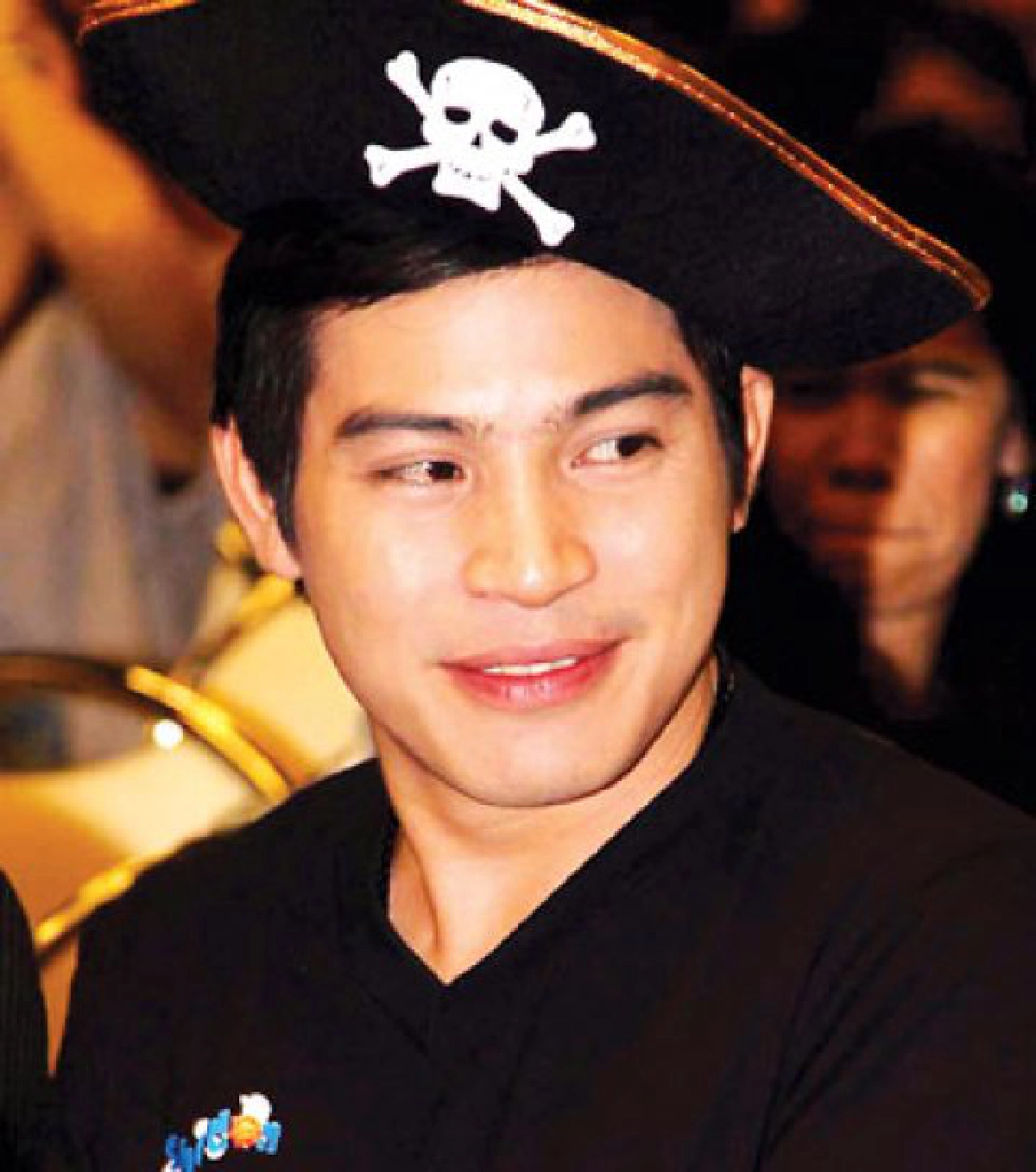 'ปอ'โต้เมาอาละวาดเซ็งถูกแฟนคลับรังควาน 'ปอ'โต้เมาอาละวาดเซ็งถูกแฟนคลับรังควาน